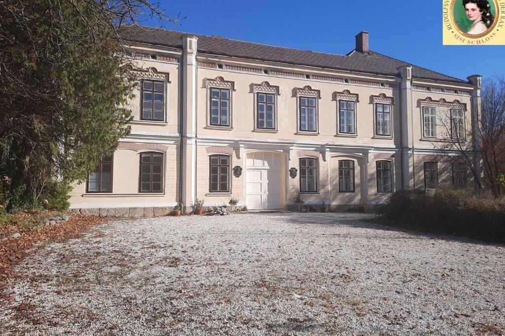 Sisi-Schloss Rudolfsvilla - Apt. Nene Und Die Abenteuerlichen Schwestern ไรเคเนา ภายนอก รูปภาพ